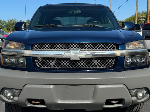Used 2002 Chevrolet Avalanche 4x4 w/ Off-Road Suspension Pkg image 4