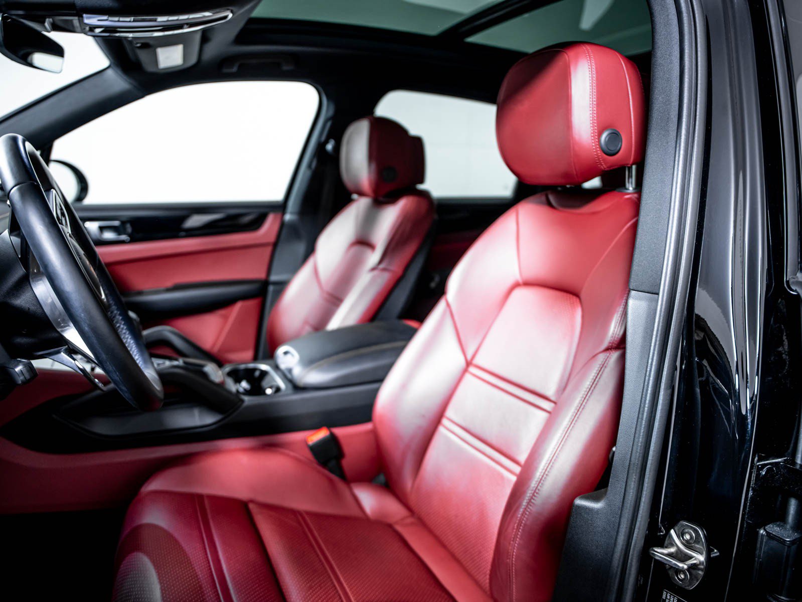 Certified 2023 Porsche Cayenne AWD/4WD image 5