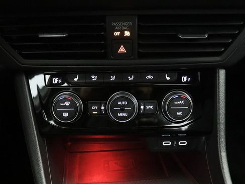 Used 2024 Volkswagen Jetta GLI 40th Anniversary Edition FWD image 23