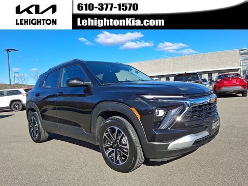 Used 2025 Chevrolet TrailBlazer LT image 1