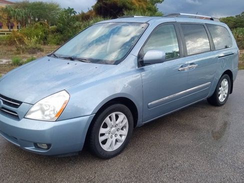 Used 2010 Kia Sedona EX w/ Luxury Pkg FWD image 2