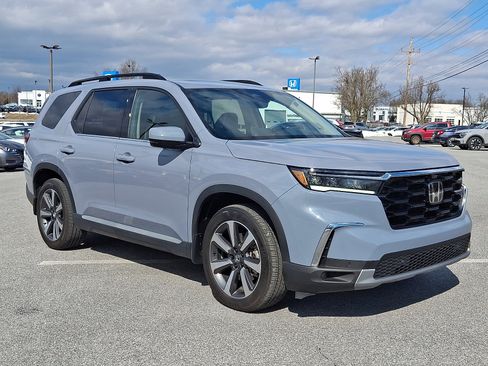 Used 2025 Honda Pilot Elite image 1