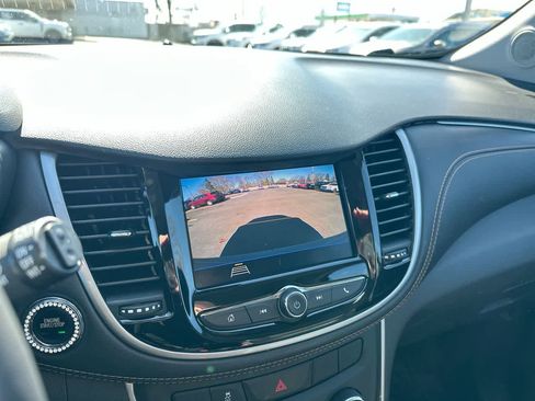 Used 2020 Chevrolet Trax LT w/ Sun & Sound Package image 32
