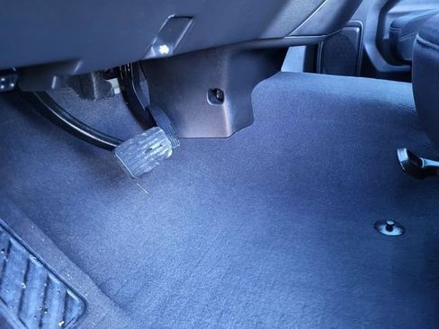 Used 2023 Chevrolet Silverado 2500 Custom w/ Custom Convenience Package image 17