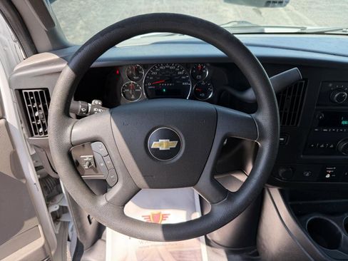 Used 2018 Chevrolet Express 2500 w/ Driver Convenience Package RWD image 22