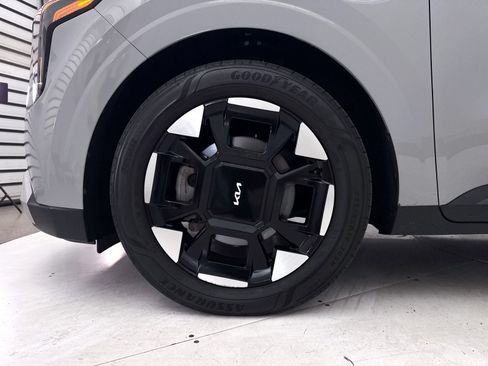 Certified 2025 Kia Carnival EX FWD image 16