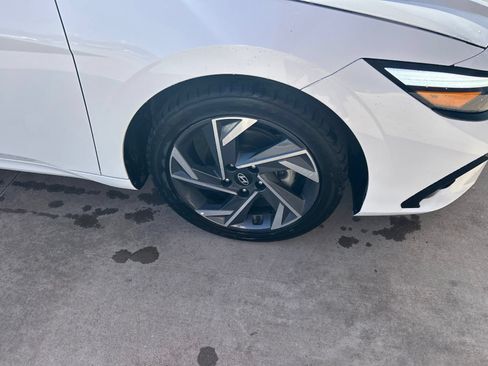 Used 2025 Hyundai Elantra Limited FWD image 4