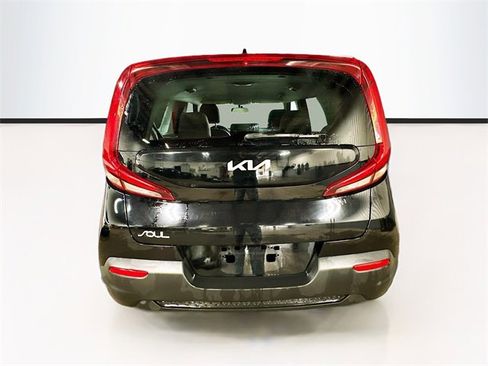 Used 2022 Kia Soul LX image 6