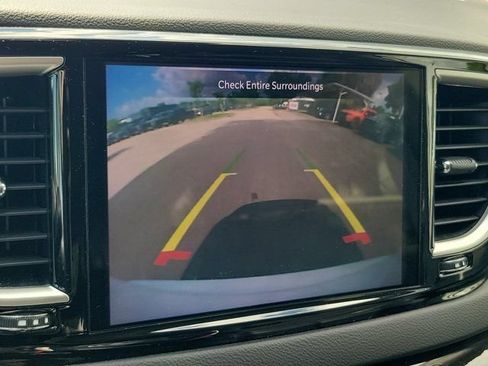 Used 2023 Chrysler Pacifica Touring-L FWD image 31