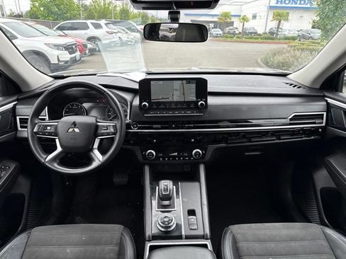 Used 2023 Mitsubishi Outlander SE AWD/4WD image 15