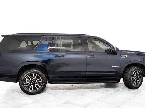 Used 2023 GMC Yukon XL AT4 AWD/4WD image 7