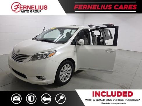 Used 2017 Toyota Sienna Limited Premium image 10