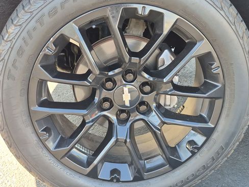 Used 2023 Chevrolet Suburban LT AWD/4WD image 13
