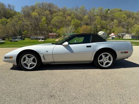 Used 1996 Chevrolet Corvette Convertible RWD image 8