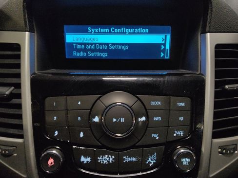 Used 2015 Chevrolet Cruze LT image 25