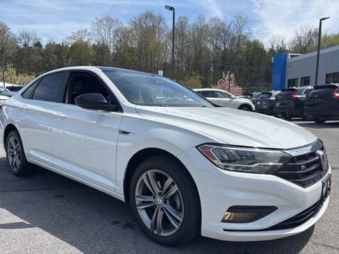 Used 2019 Volkswagen Jetta R-Line w/ R-Line Cold Weather Package FWD image 4