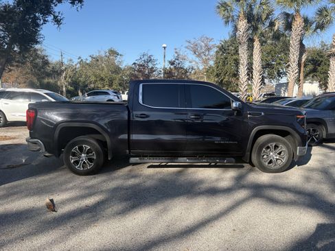 Used 2023 GMC Sierra 1500 SLE w/ Preferred Package image 8