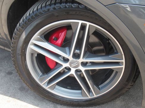 Used 2018 Audi SQ5 Premium Plus w/ S Sport Package AWD/4WD image 4