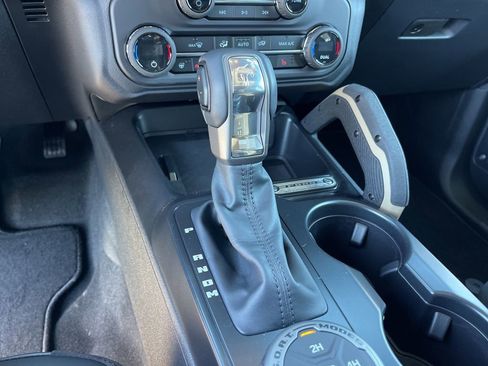 New 2025 Ford Bronco Badlands image 13