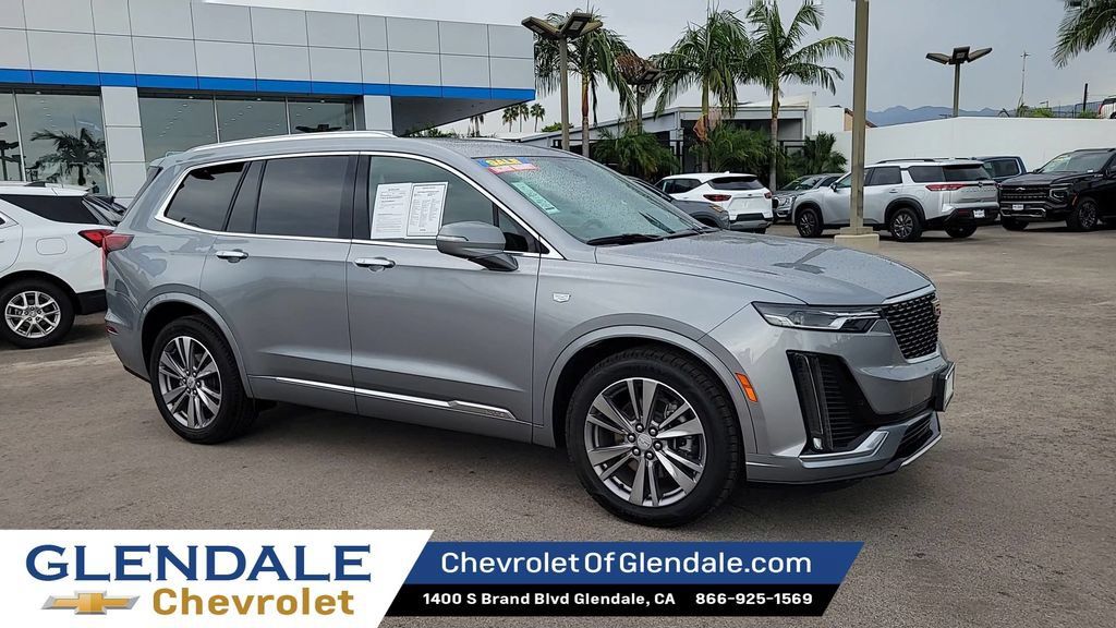 Used 2024 Cadillac XT6 Premium Luxury FWD image 2