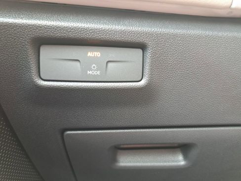 New 2026 Volkswagen Tiguan SE FWD image 13