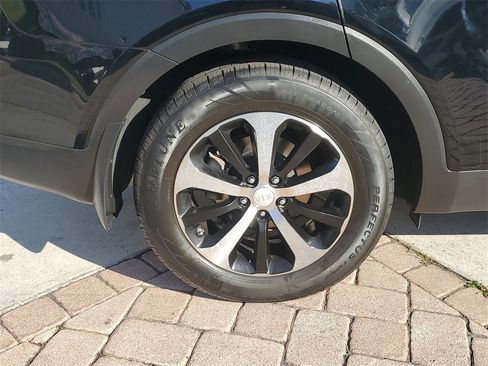 Used 2016 Kia Sorento EX image 7