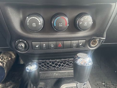 Used 2015 Jeep Wrangler Unlimited Sahara w/ Connectivity Group image 18