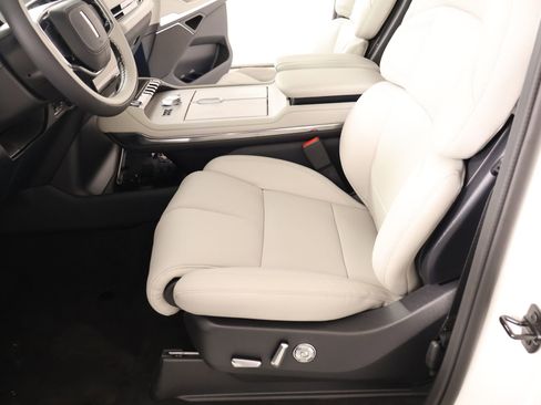 New 2026 Lincoln Navigator Reserve AWD/4WD image 12