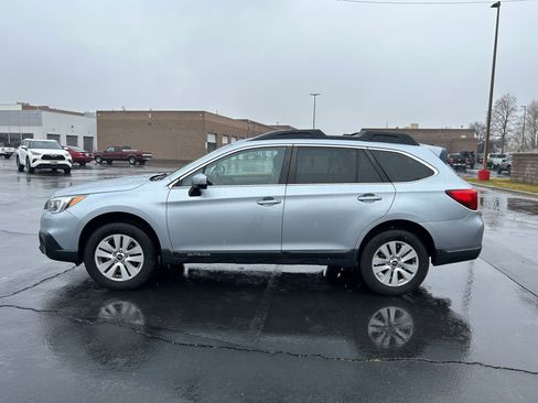 Used 2016 Subaru Outback 2.5i Premium image 2