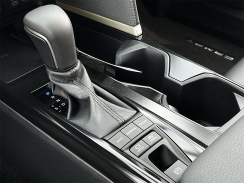 New 2026 Toyota Camry Hybrid image 17