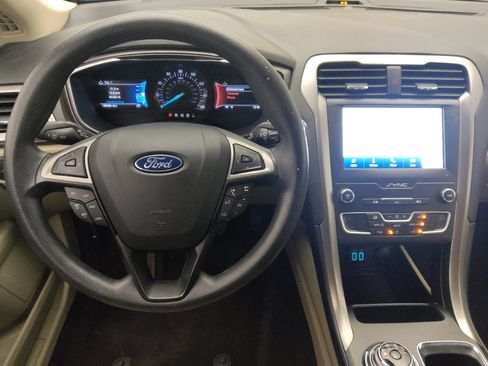 Used 2020 Ford Fusion SE FWD image 22