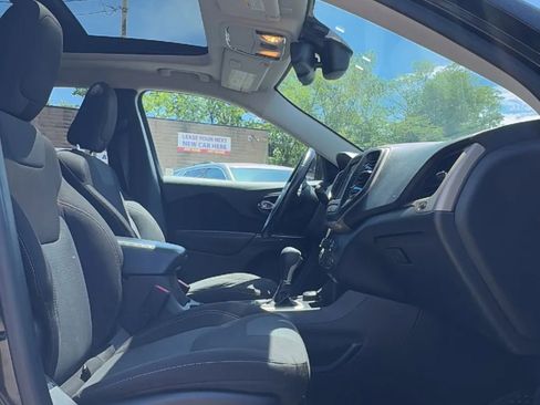Used 2015 Jeep Cherokee Latitude w/ Comfort/Convenience Group AWD/4WD image 26