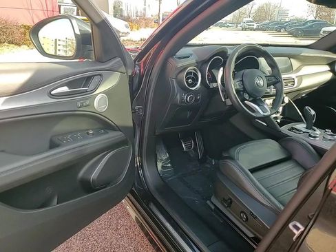 Used 2023 Alfa Romeo Stelvio Veloce image 9