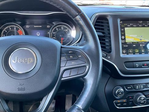 Used 2019 Jeep Cherokee Trailhawk w/ Cold Weather Group image 24