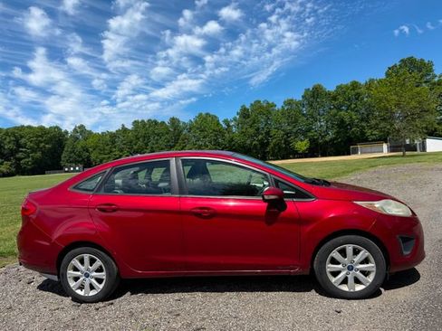 Used 2013 Ford Fiesta SE FWD image 5