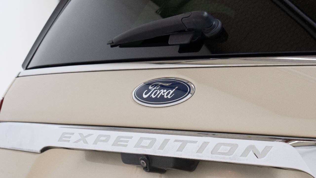 Used 2018 Ford Expedition XLT w/ Equipment Group 202A RWD image 14