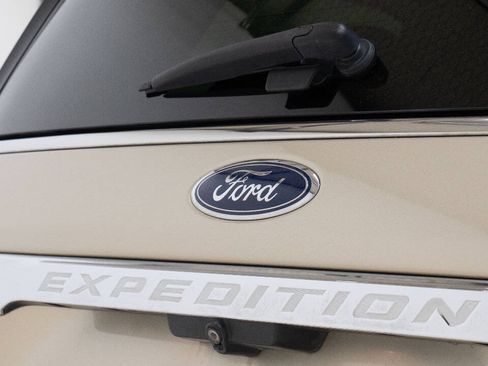 Used 2018 Ford Expedition XLT w/ Equipment Group 202A RWD image 14