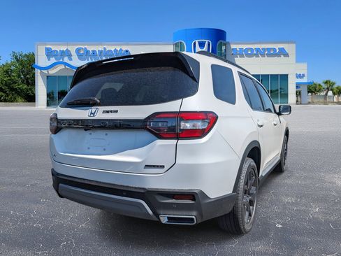 New 2025 Honda Pilot Touring image 4