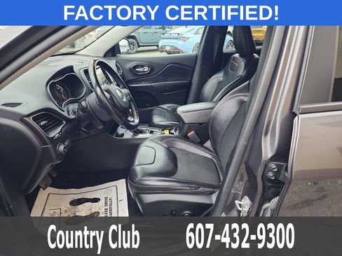Used 2021 Jeep Cherokee Trailhawk AWD/4WD image 11