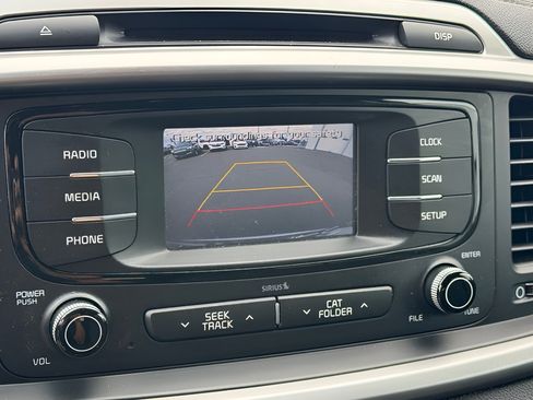 Used 2017 Kia Sorento FWD image 19