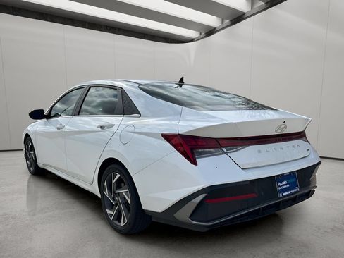 Used 2024 Hyundai Elantra Limited FWD image 3