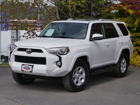 Used 2016 Toyota 4Runner SR5 Premium AWD/4WD image 2
