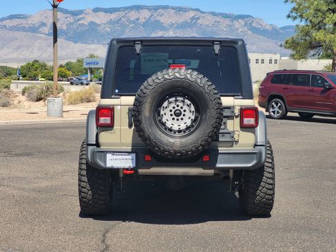 Used 2022 Jeep Wrangler Unlimited Rubicon AWD/4WD image 6