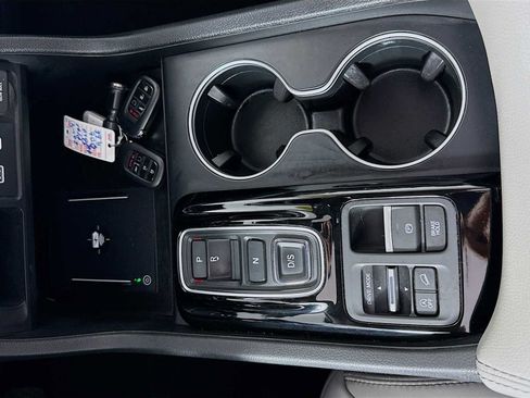 Certified 2024 Honda Pilot Touring image 16