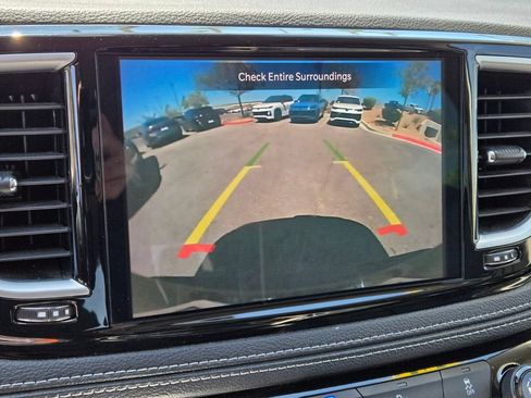 Used 2023 Chrysler Pacifica Limited FWD image 23