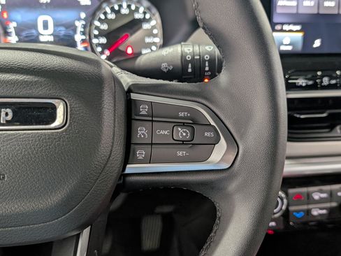 Used 2025 Jeep Compass Limited AWD/4WD image 15