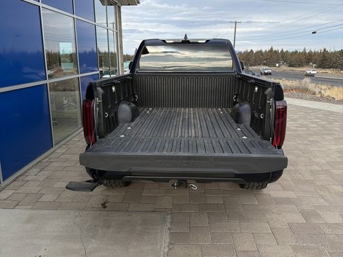 Used 2022 Toyota Tundra Platinum w/ Advanced Package image 5