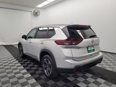 Used 2025 Nissan Rogue SV FWD image 5