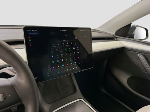 Used 2024 Tesla Model Y Long Range image 26