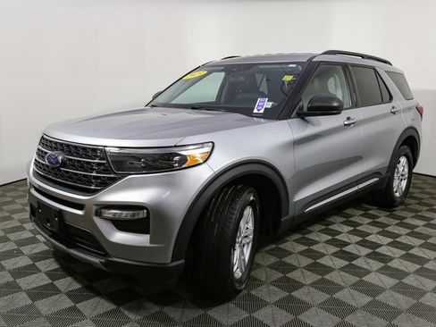 Used 2023 Ford Explorer XLT w/ Equipment Group 202A image 5